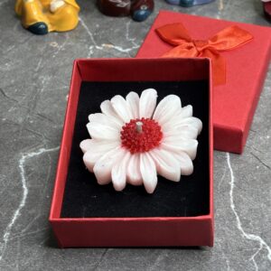 daisy flower candle in a box