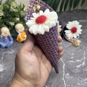 daisy delight bouquet candle